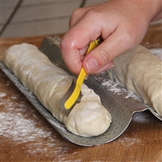 La lame de boulanger un ustensile indispensable pour inciser le pain